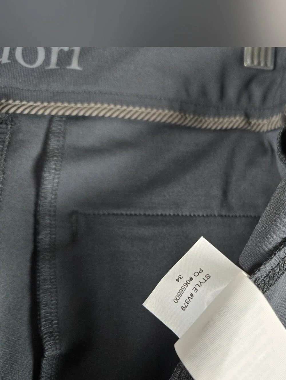 Vuori Meta Shorts Mens Size 34 Dark Gray Stretch Chinos #V379 8.5” Inseam